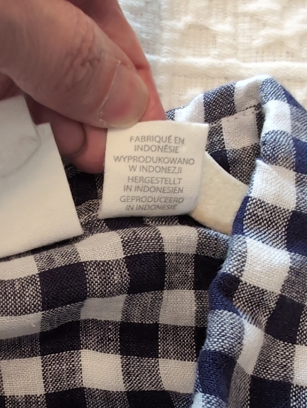 C&C California Button-Front Deep Navy and White Gingham Short-Sleeve Linen Top - Picture 4 of 7